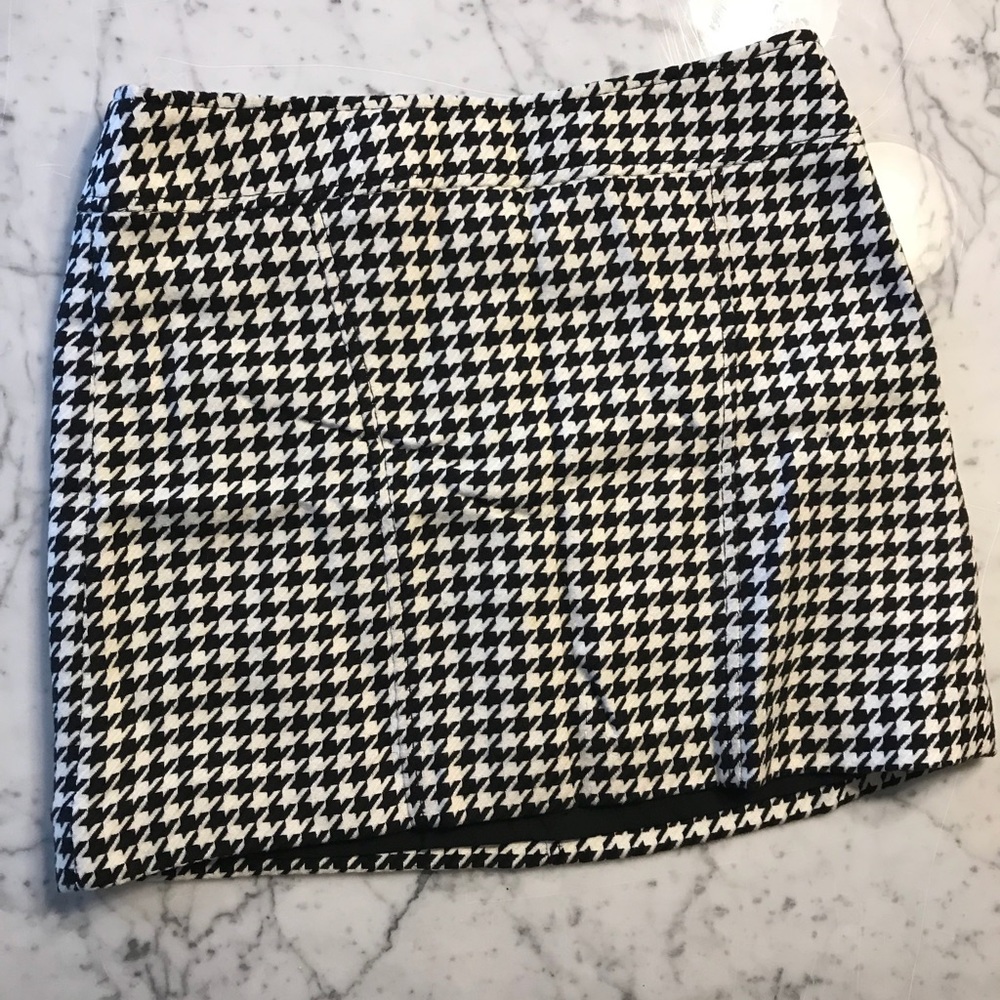 Houndstooth mini skirt